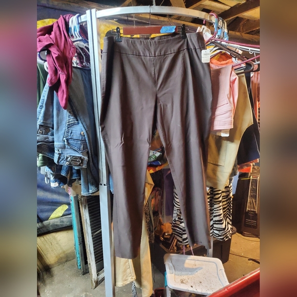 Est 1946 woman's slacks - Picture 2 of 4